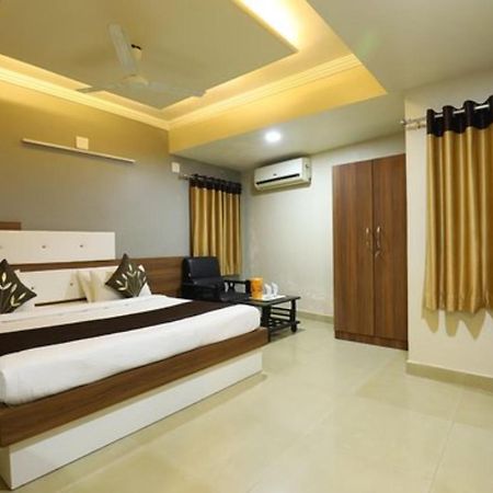 Hotel Loyal Residency Jāmnagar Dış mekan fotoğraf
