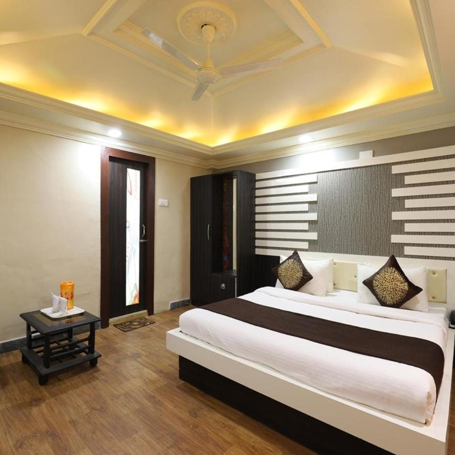 Hotel Loyal Residency Jāmnagar Dış mekan fotoğraf
