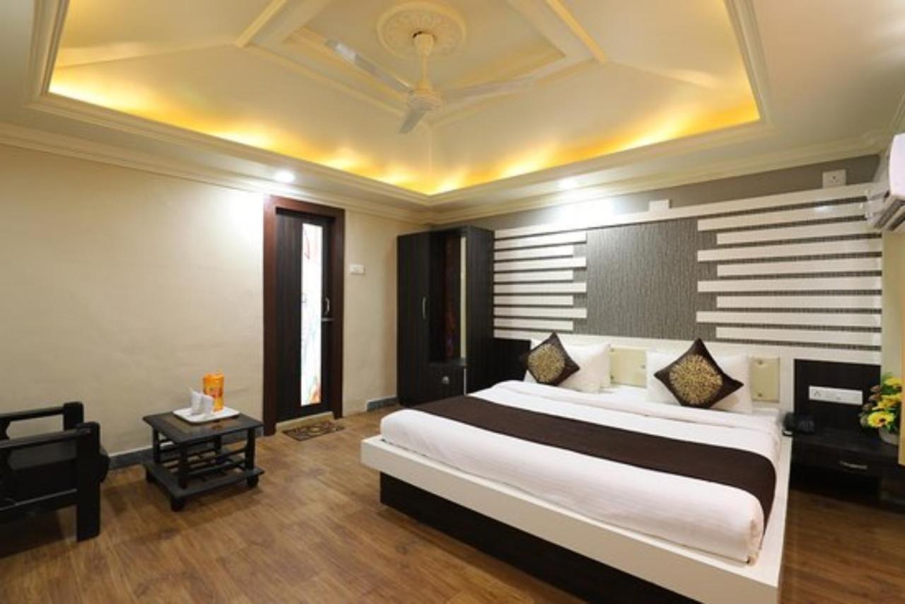 Hotel Loyal Residency Jāmnagar Dış mekan fotoğraf