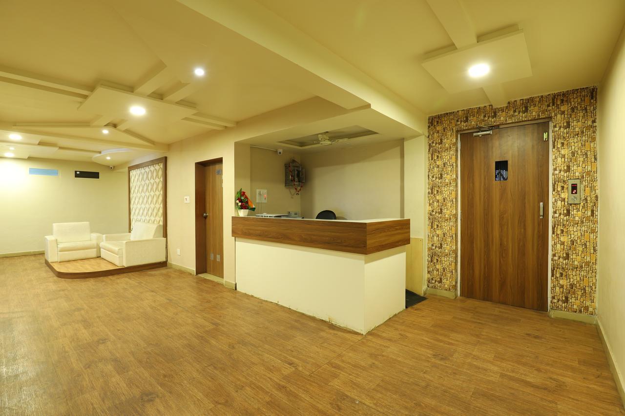 Hotel Loyal Residency Jāmnagar Dış mekan fotoğraf