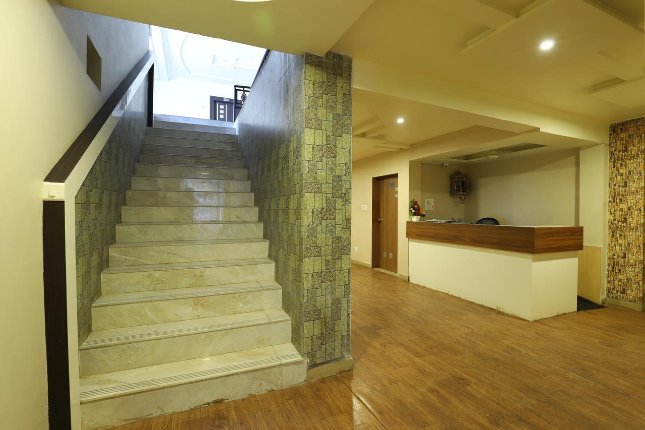 Hotel Loyal Residency Jāmnagar Dış mekan fotoğraf