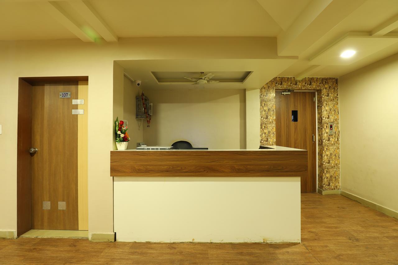 Hotel Loyal Residency Jāmnagar Dış mekan fotoğraf