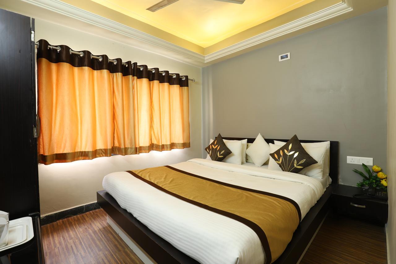 Hotel Loyal Residency Jāmnagar Dış mekan fotoğraf
