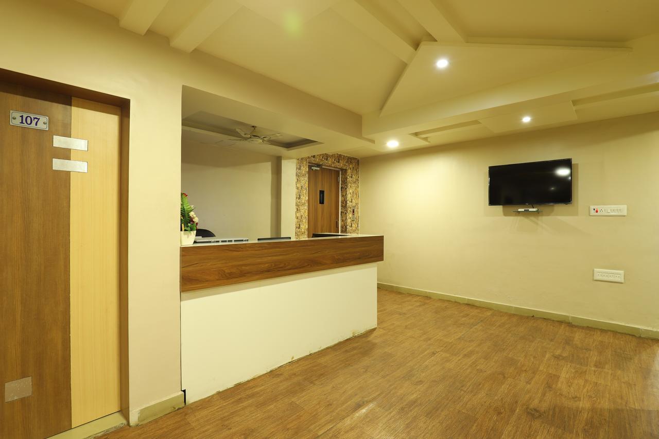 Hotel Loyal Residency Jāmnagar Dış mekan fotoğraf
