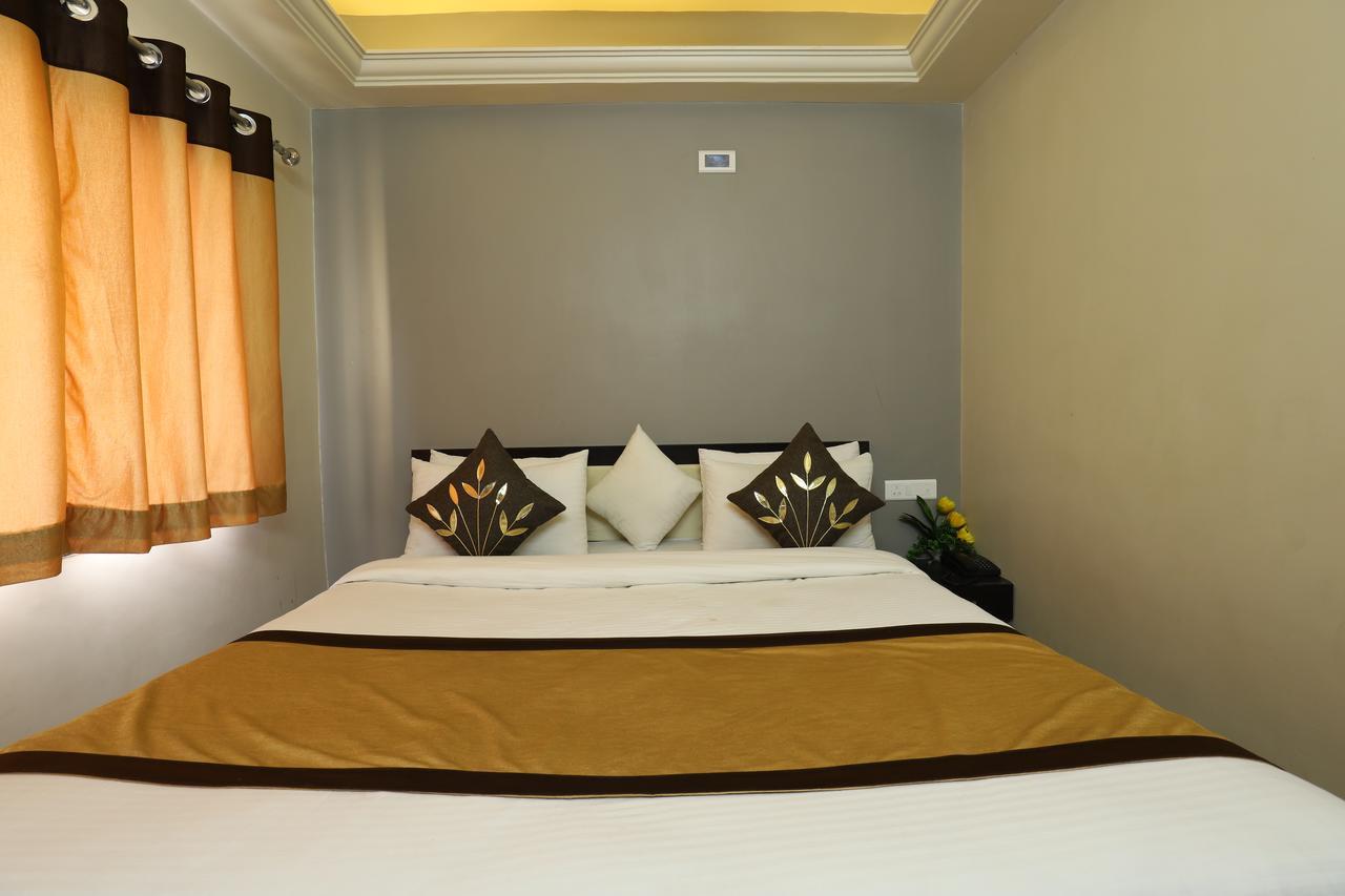 Hotel Loyal Residency Jāmnagar Dış mekan fotoğraf