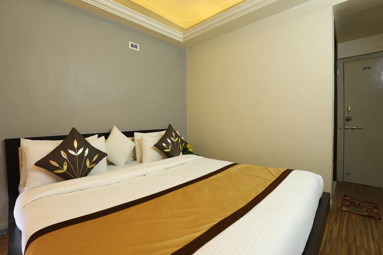 Hotel Loyal Residency Jāmnagar Dış mekan fotoğraf